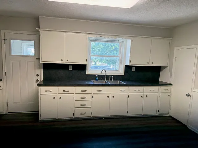 165 S 3rd St — Photo 5