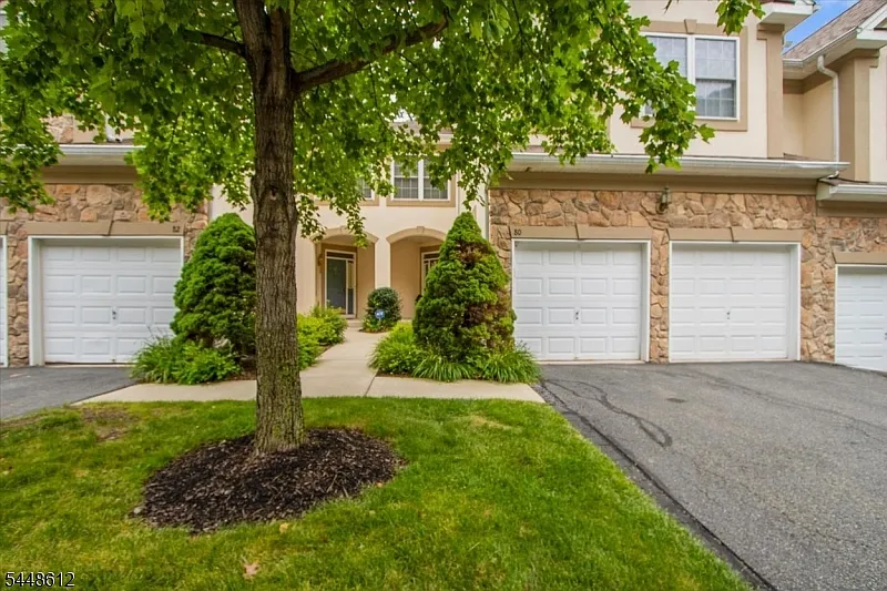 3 bed, 2.5 bath, $4,700 — Photo 2