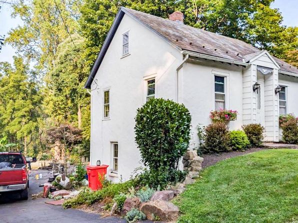 3112 Honeysuckle Rd, Bethlehem, PA 18015