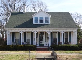 306 3rd St, Carmi, IL 62821