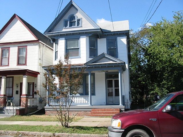 1st image of 208 Webster Ave #2