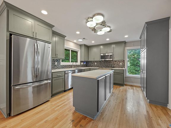 5th image of 702 Drake Ave SE