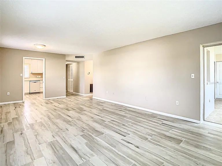 4575 Cove Cir #309 — Photo 8