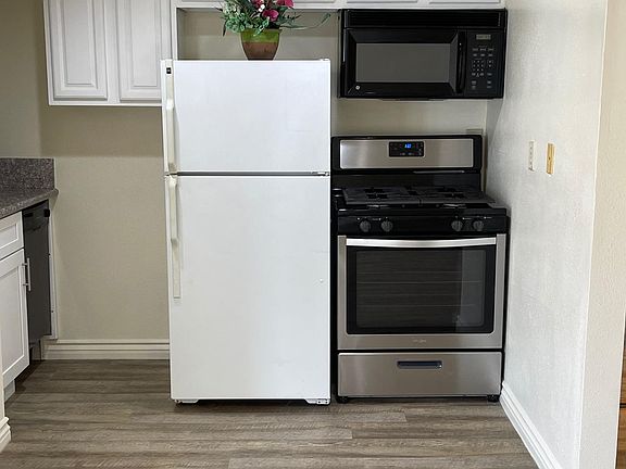 2nd image of 1527 9th St APT 103
