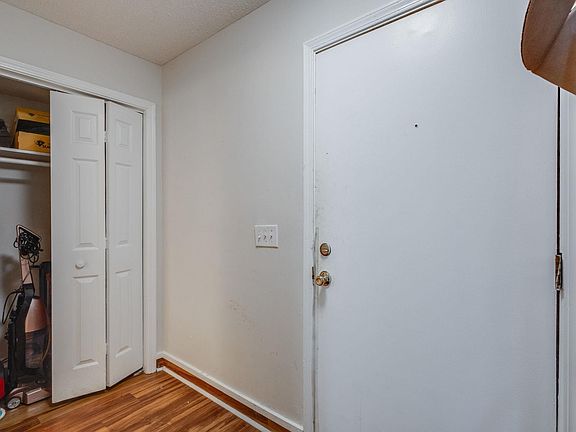 3rd image of 162 Lionsgate Dr