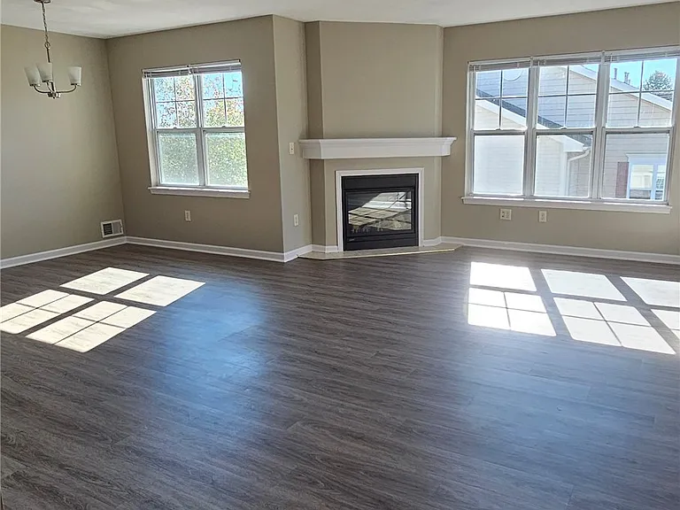 1609 Hill Park Ct — Photo 2