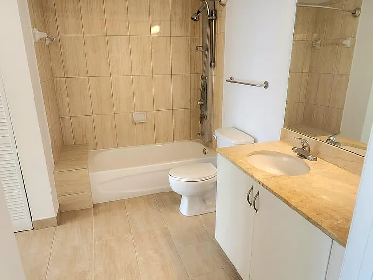 1750 N Bayshore Dr #2010 — Photo 17