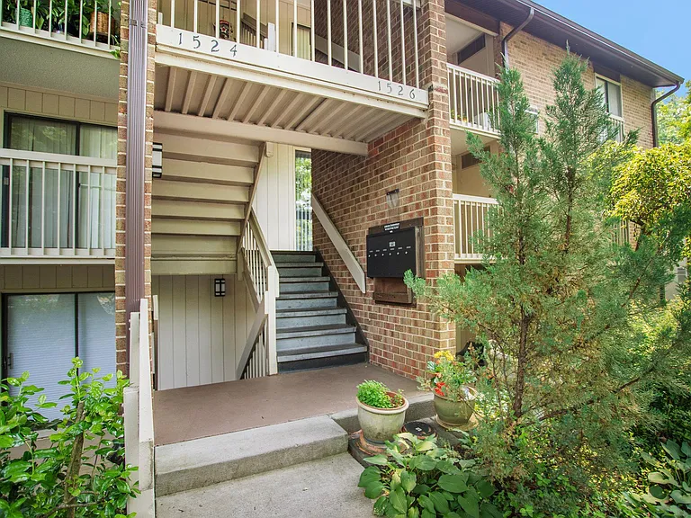 1526 Moorings Dr #12B — Photo 1