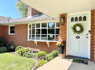 1601 Mitchell Dr, Mahomet, IL