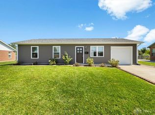215 Woodfield Dr, Brookville, OH 45309
