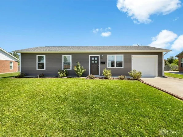 215 Woodfield Dr, Brookville, OH 45309