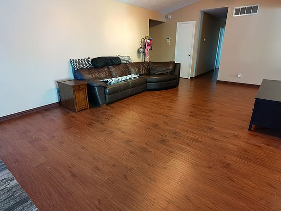 3rd image of 1324 Garden Terrace Dr