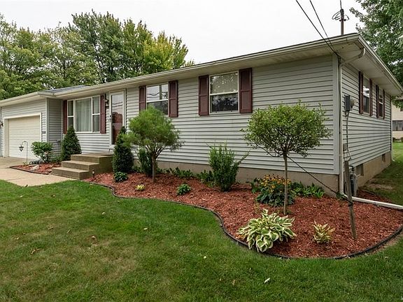 3rd image of 803 Remington Dr