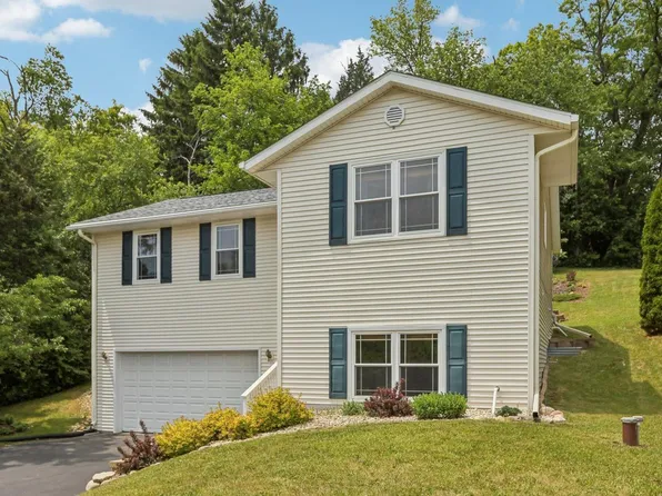 34116 Valley DRIVE, Burlington, WI 53105