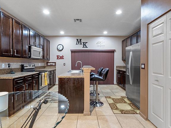 5th image of 5904 Woodlands Blvd