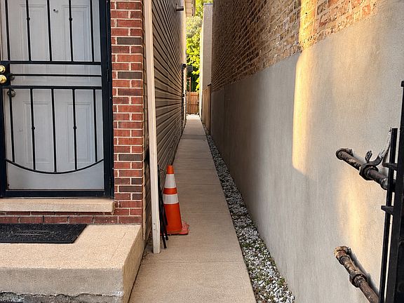 3rd image of 3858 W Grenshaw St