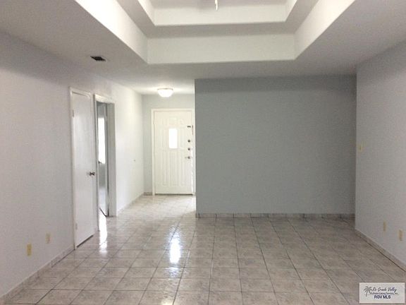 4th image of 122 W Dominion Dr
