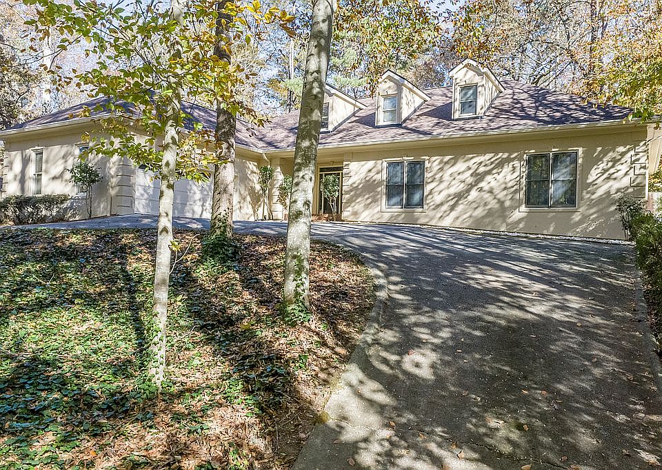 1st image of 224 Oak Forest Dr SE