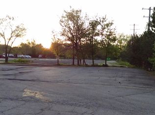 1275 Lee St, Des Plaines, IL 60018
