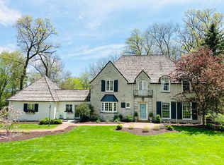W278N2926 Rocky Point Rd, Pewaukee, WI 53072