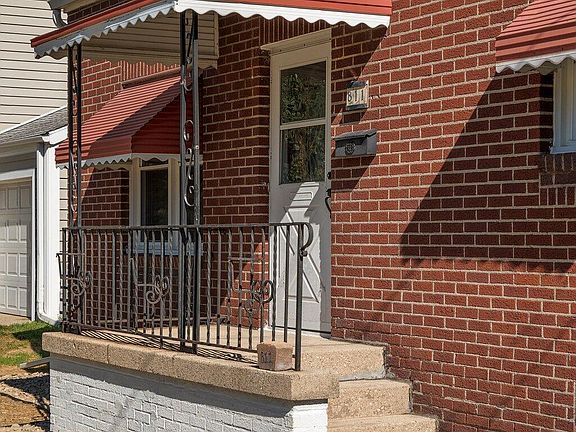 3rd image of 811 Institute St