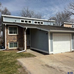 230 Parkside Ln, Lincoln, NE, 68521