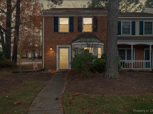 1 Corwin Cir, Hampton, VA 23666