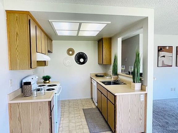 3rd image of 2200 Peach Tree Dr