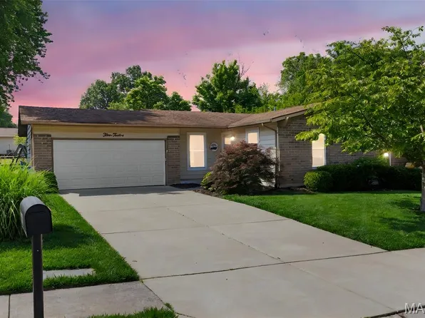 312 Gum Tree Dr, Saint Charles, MO 63301
