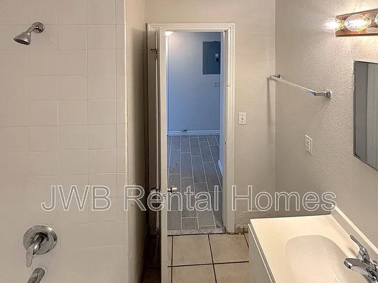 2248 Inwood Cir S — Photo 13