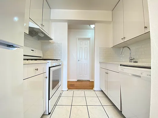 Rented by Compass | media 7