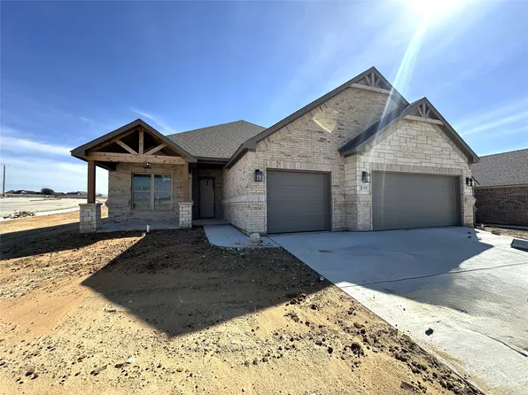 2001 Belle Lagos Ln, Cleburne, TX 76033