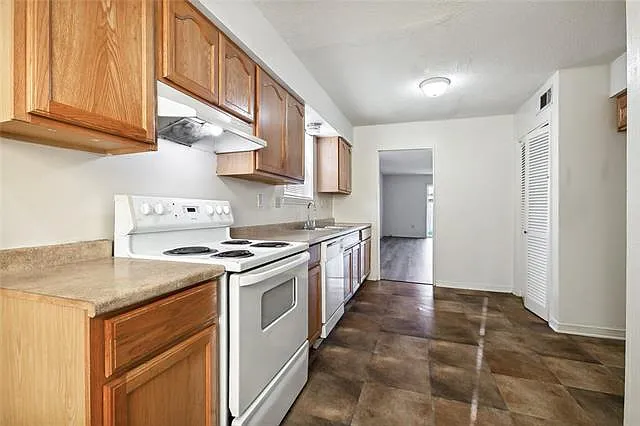 3827 Vernon St — Photo 4