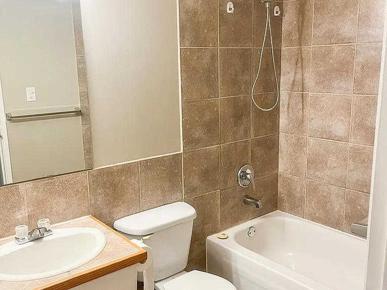 627 Lilac Ave — Photo 10