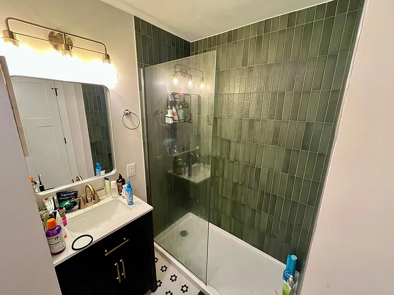 2600 E Kenwood Blvd — Photo 48