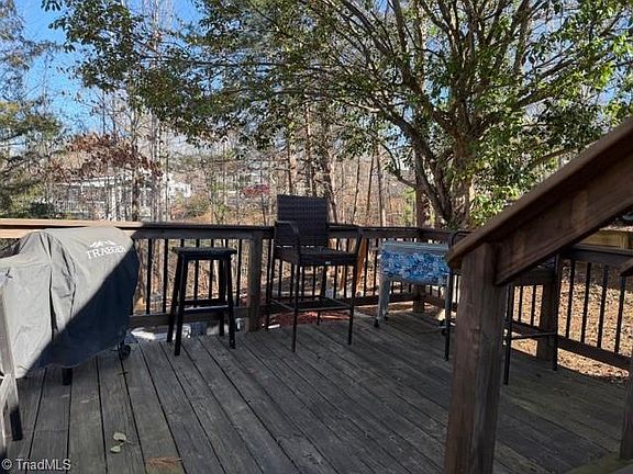 3rd image of 206 Cardinal Dr