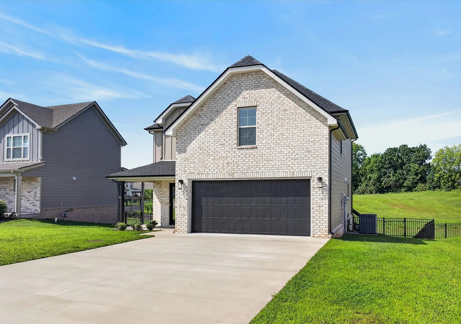 Pet Friendly Three Bedroom with Bonus! — Photo 3