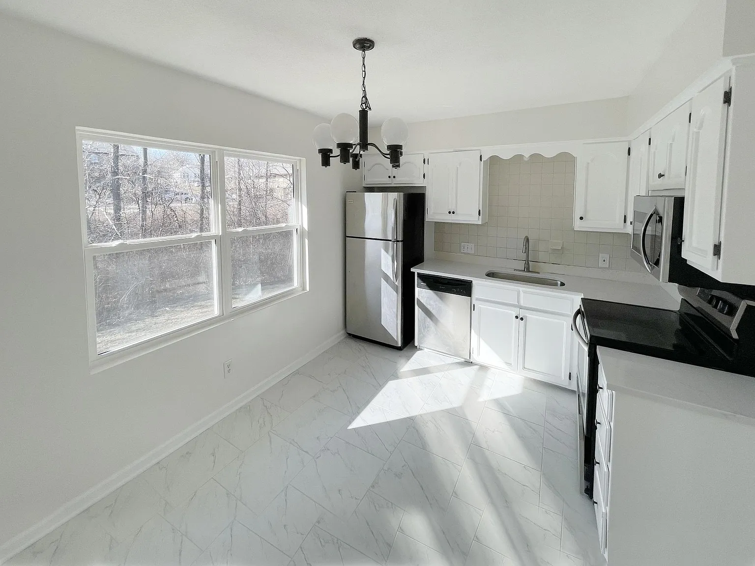 1415 La Chateau Dr — Photo 2