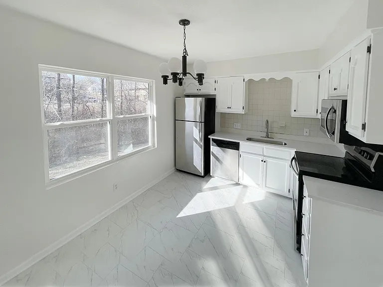 1415 La Chateau Dr — Photo 2