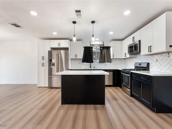 4461 Bennett Dr, Las Vegas, NV 89121