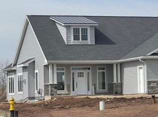 1408 Lighthouse Village Rd, Fond Du Lac, WI 54937