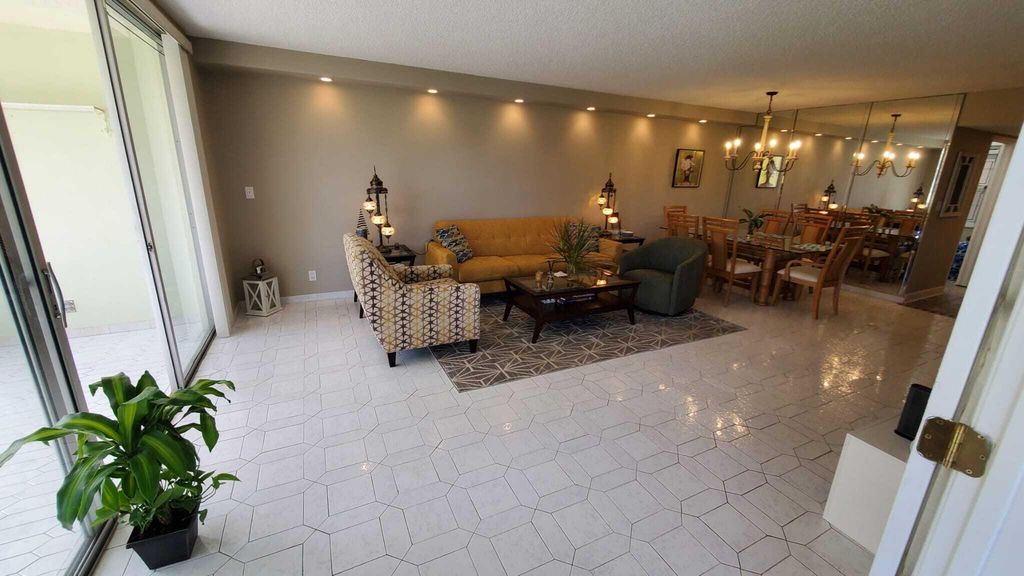 3800 Oaks Clubhouse Drive #112, Pompano Beach