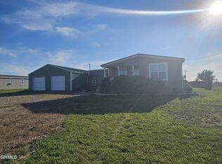12891 Longview Dr, Watford City, ND 58835