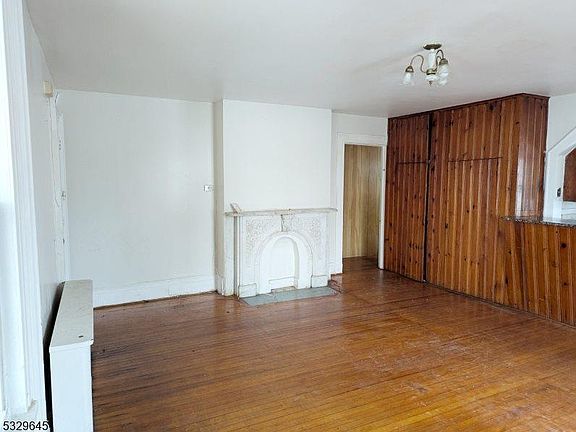 4th image of 493 Lincoln Pl