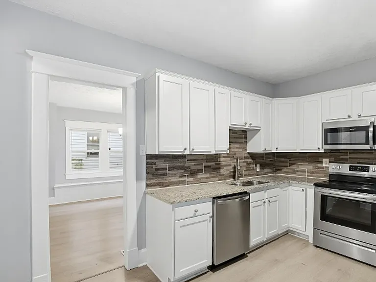 931 N Oakland Ave — Photo 14