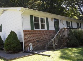 136 Vermont Ln, Cedar Bluff, VA 24609