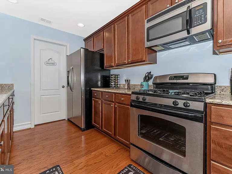 23200 Shaws Tavern Ct — Photo 12