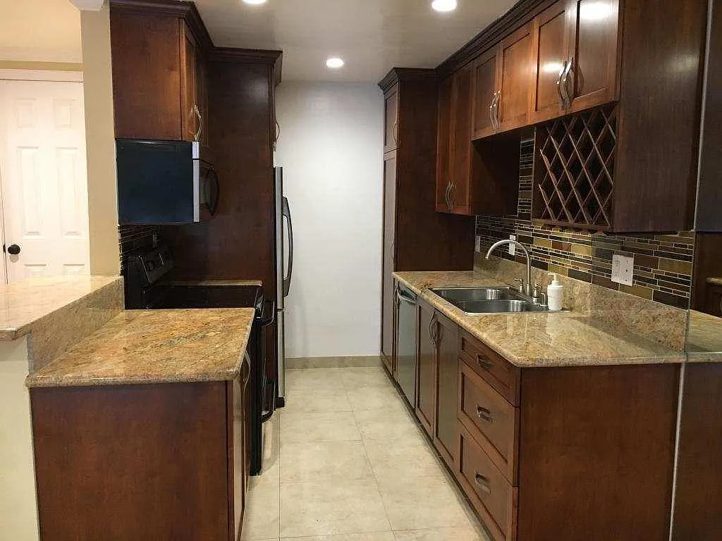 Building Photo - 1515 S Beverly Dr #305