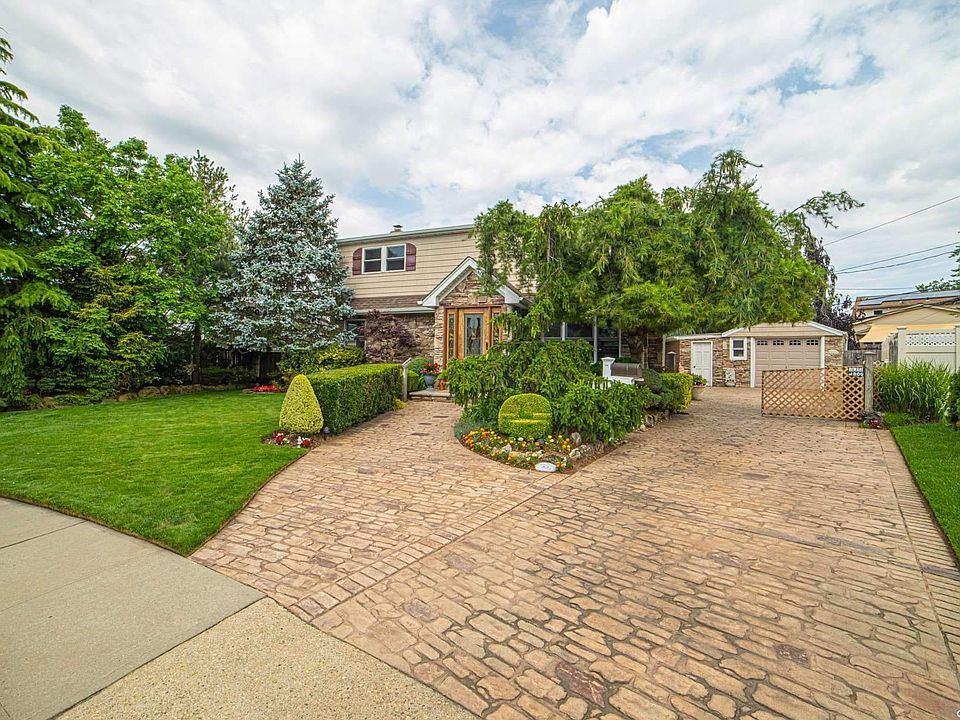 779 Phoebus Ct Franklin Square NY Zillow