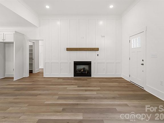 4th image of 352 Adams Rd